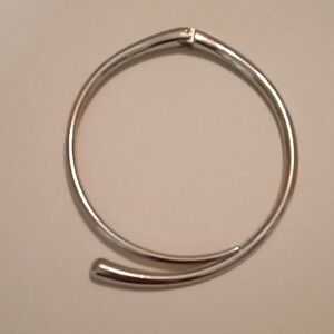 #1035. Silver Toned Geometric Hinge Statement Necklace.